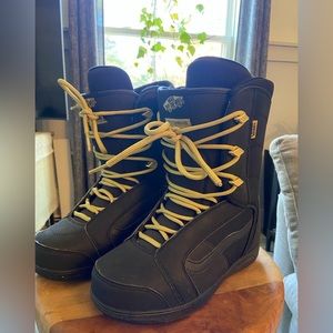 Snowboarding Boots-Women's Vans Hi-Standard size 10